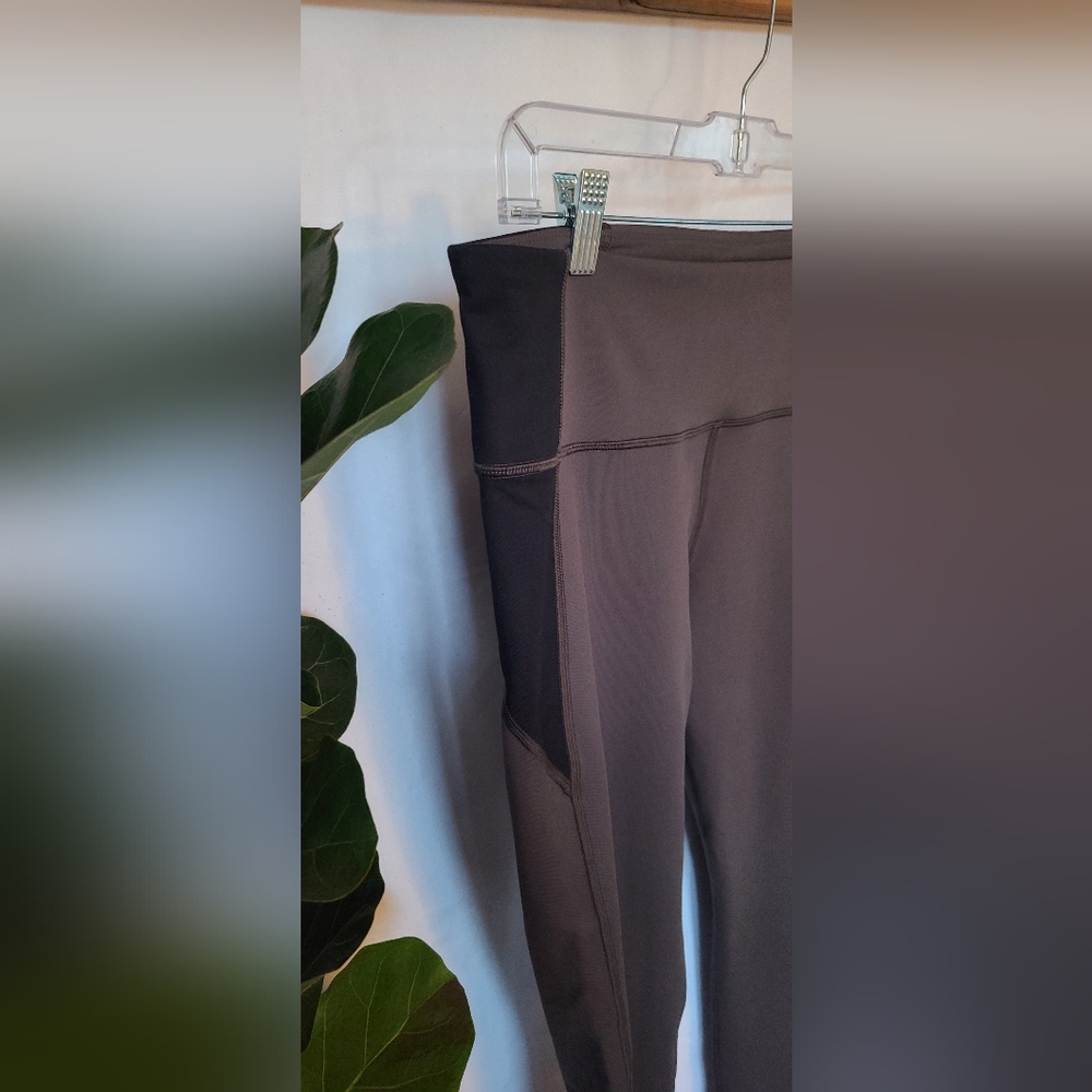 SOLD NWOT Under Armour Gray Leggings - size XL - Picture 5 of 11